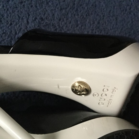 🌟FINAL SALE 🌟Gucci high heels - Picture 2 of 12
